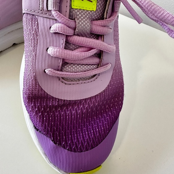 Kids Under Armour Purple running shoes - size 4Y - Picture 3 of 10